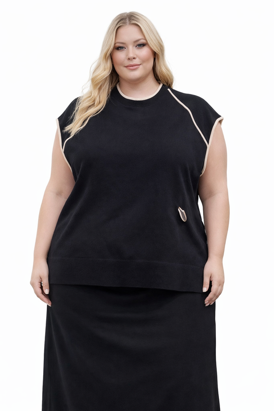 MODERN KNIT TOP